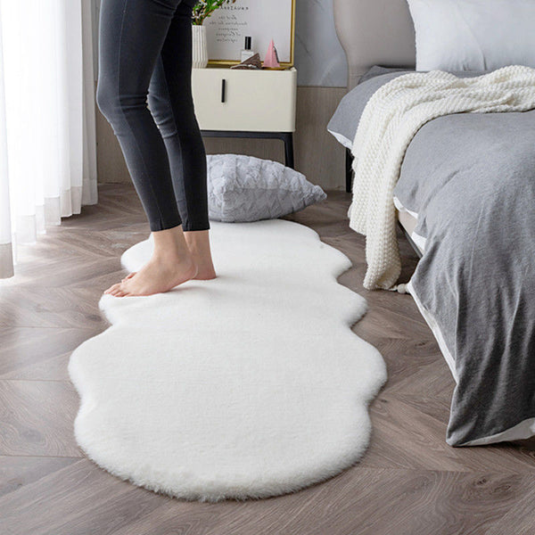 Tapis Forme Irrégulière Fausse Fourrure Blanc – Chambre