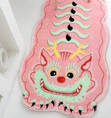 Tapis Dragon Rose Tufté Irrégulier – Chambre Enfant & Déco Originale 1